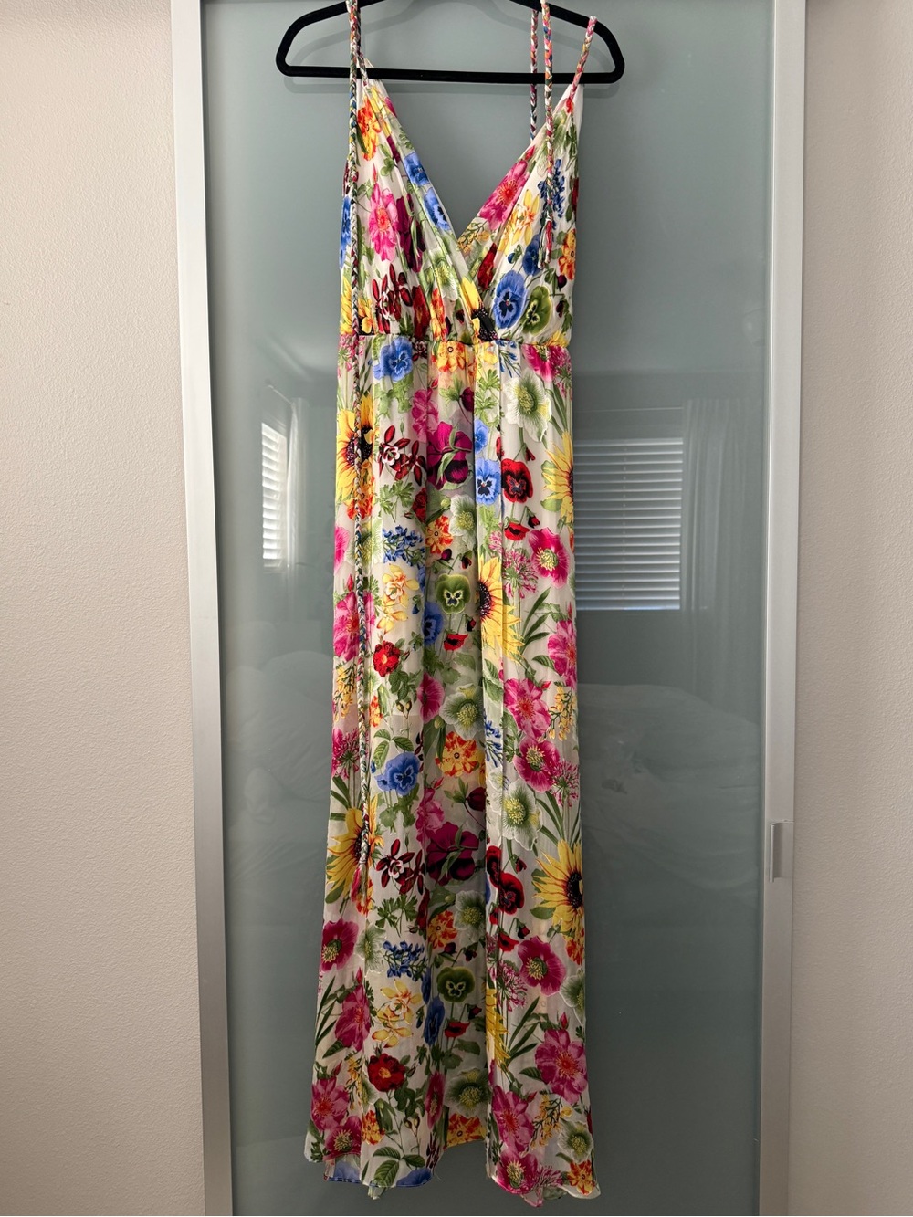 Alice + Olivia Samantha Mock-Wrap Dress in Sunday Stroll Floral Print. - Picture 2 of 4